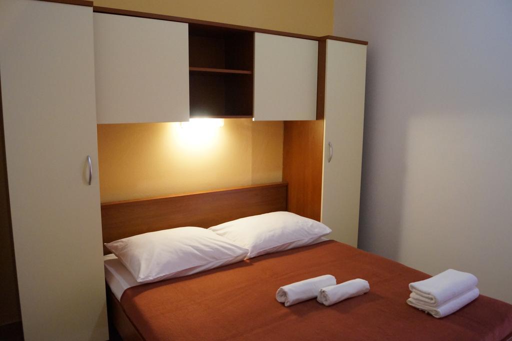 Studio Apartments Marija With Private Parking ماكارسكا المظهر الخارجي الصورة