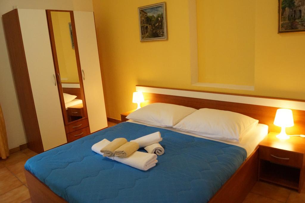 Studio Apartments Marija With Private Parking ماكارسكا المظهر الخارجي الصورة
