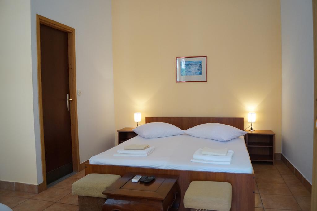 Studio Apartments Marija With Private Parking ماكارسكا المظهر الخارجي الصورة