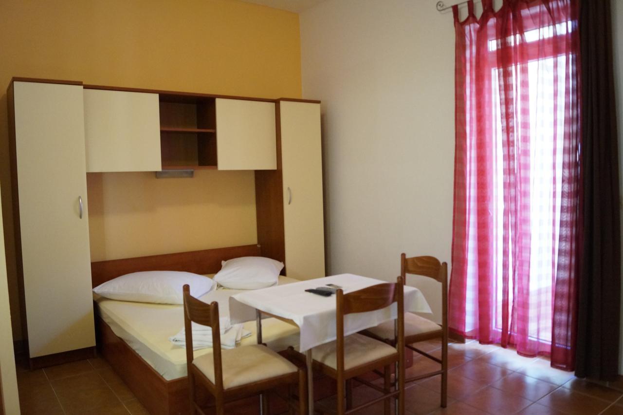 Studio Apartments Marija With Private Parking ماكارسكا المظهر الخارجي الصورة