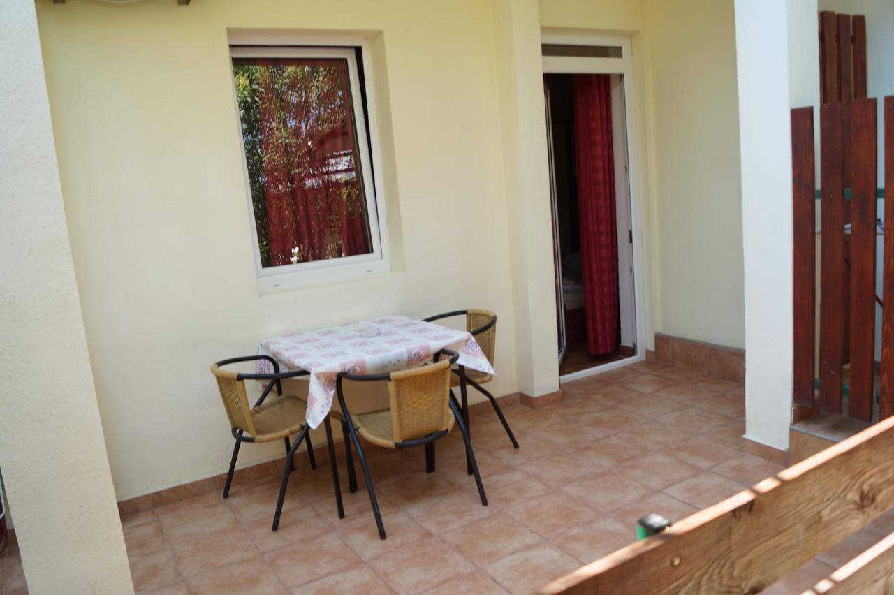 Studio Apartments Marija With Private Parking ماكارسكا المظهر الخارجي الصورة