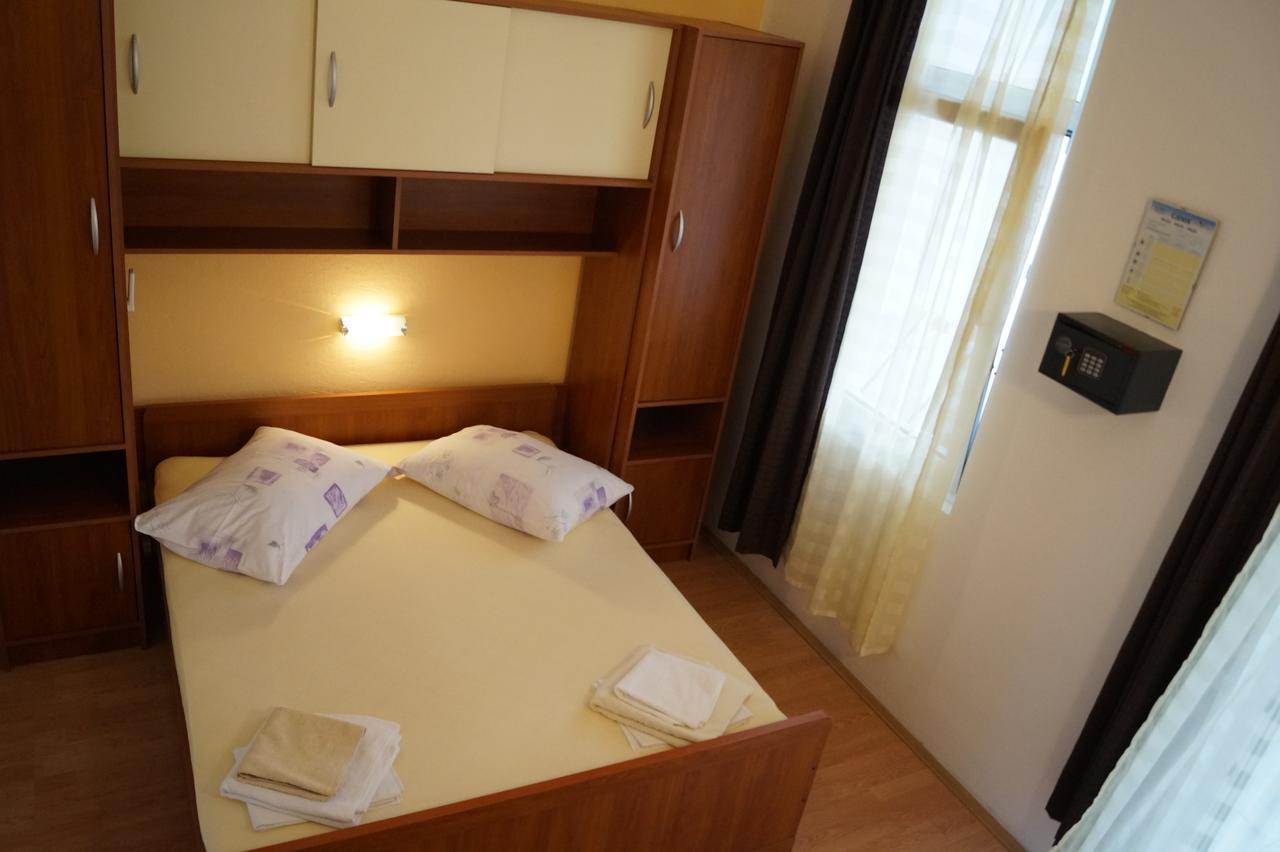 Studio Apartments Marija With Private Parking ماكارسكا المظهر الخارجي الصورة